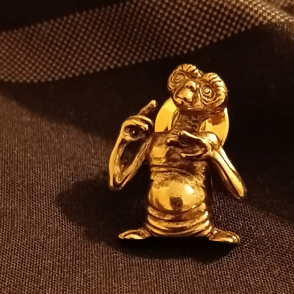 1982-83 Avon ET Extra Terrestrial Pin
